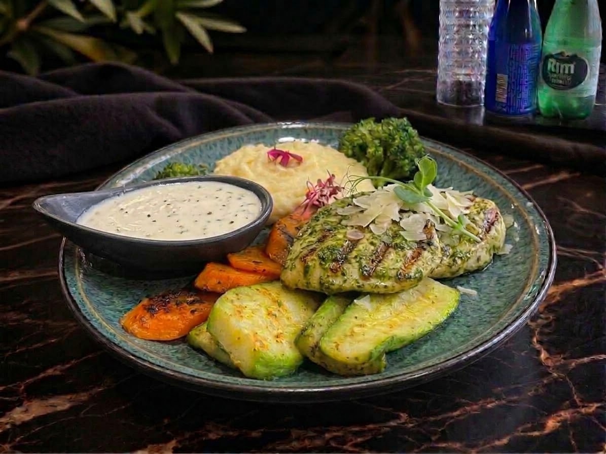 Pesto chicken plate